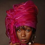 Aicha - black model