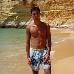 En pied, plage.