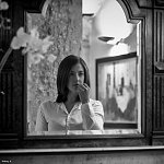 À travers le miroir
