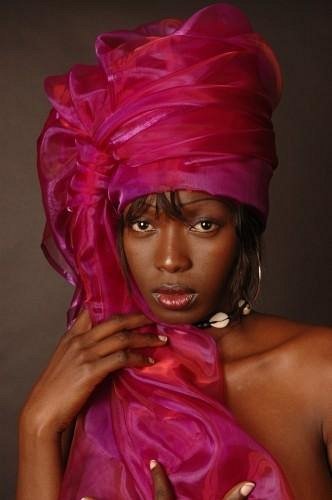 Aicha - black model